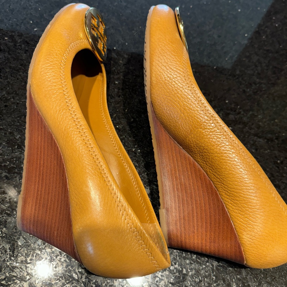 Tory Burch tan leather wedge heels. Womens size 10M. Great condition. - Picture 5 of 8